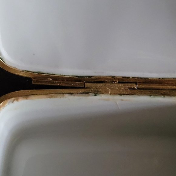 Vintage Limoges France Porcelain Trinket Box / Jewelry Box Birds and Fruit - Picture 9 of 10